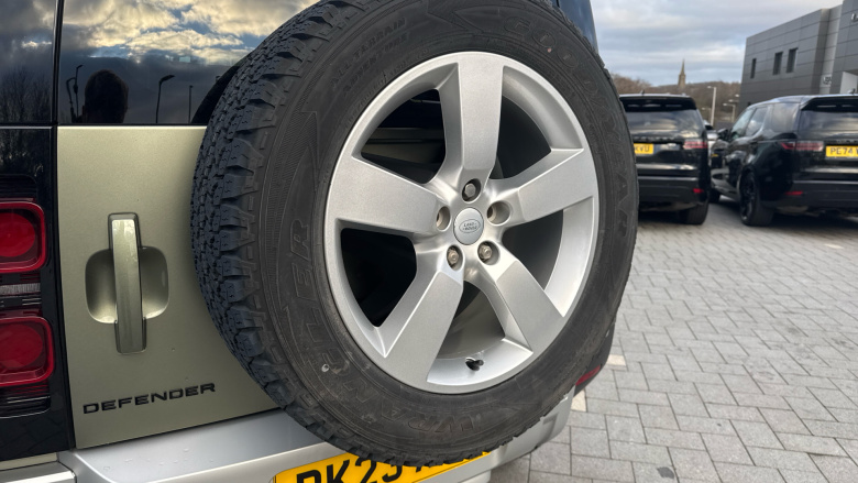 Land Rover Defender 3.0 D250 HSE 90 3dr Auto Diesel Estate